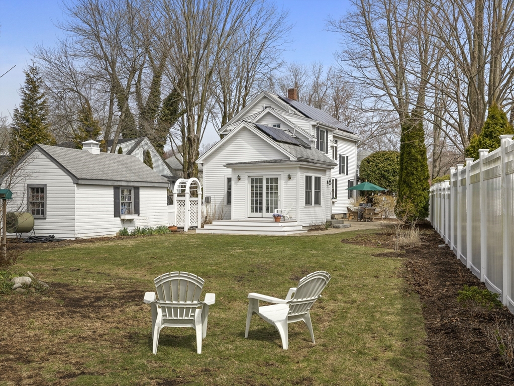 41 Rice Street Wellesley, MA 02482 - Photo 19 of 24 a front view of a house with garden