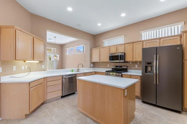 $3,200 | 78745 Platinum Drive, Palm Desert, CA 92211