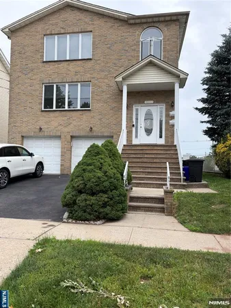 $4,100 | 504 Second Avenue, Unit 1 PLUS INLA, Lyndhurst, NJ 07071
