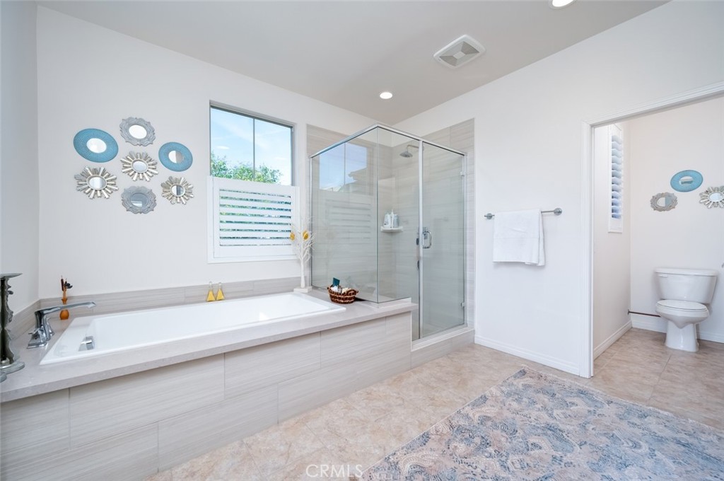 126 Brambles Irvine, CA 92618 - Photo 33 of 59 a spacious bathroom with a bathtub sink and toilet