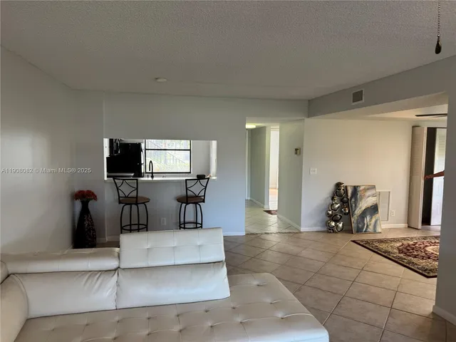 $1,800 | 7590 Tahiti Lane, Unit 101, Lake Worth, FL 33467