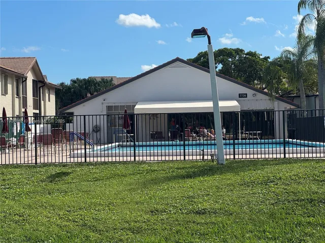 $1,800 | 7590 Tahiti Lane, Unit 101, Lake Worth, FL 33467