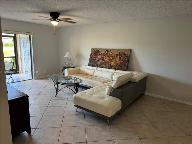 $1,800 | 7590 Tahiti Lane, Unit 101, Lake Worth, FL 33467