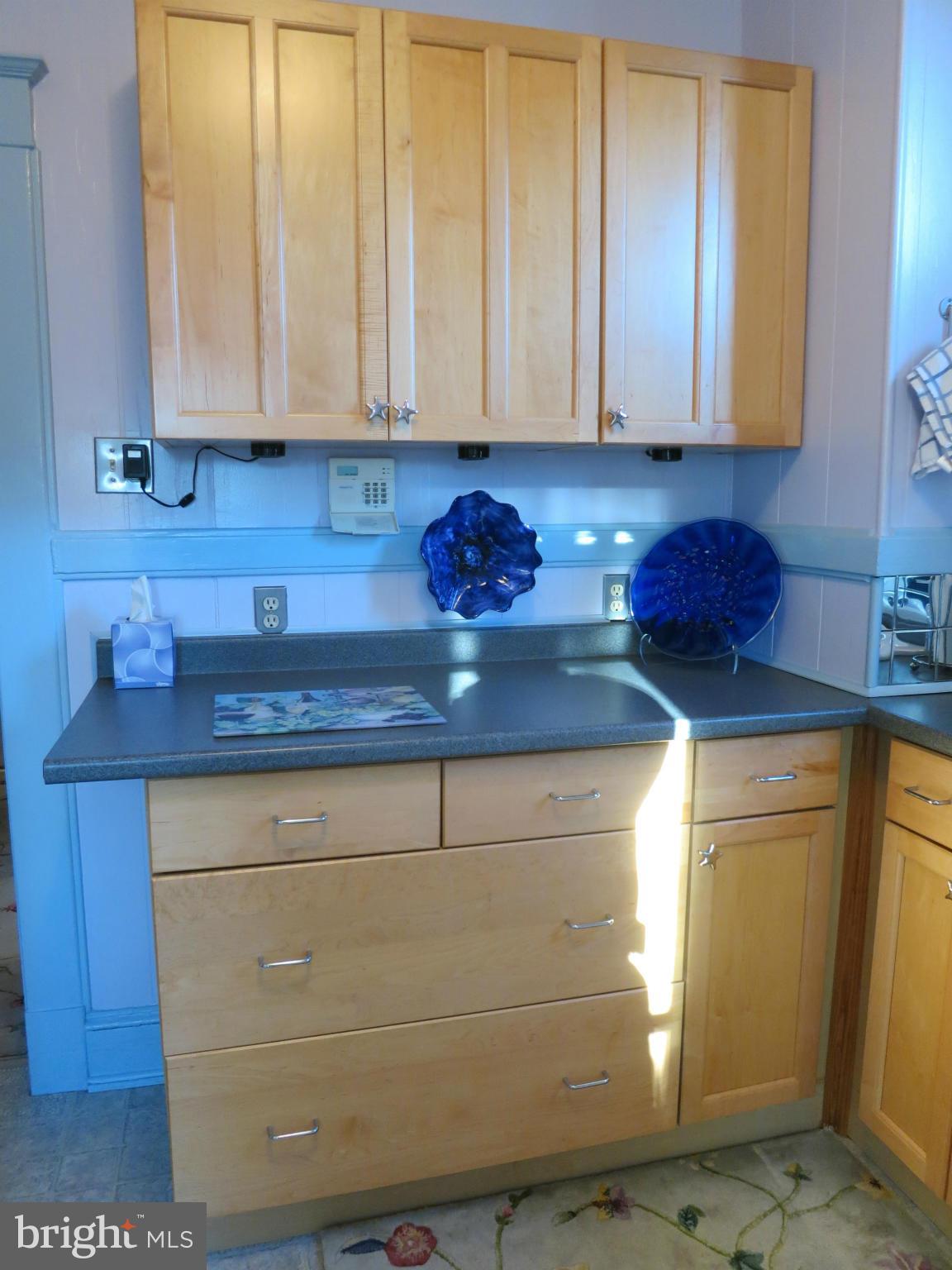 514 Westgate Road Baltimore, MD 21229 - Photo 18 of 30 Kitchen Maple Cabinets