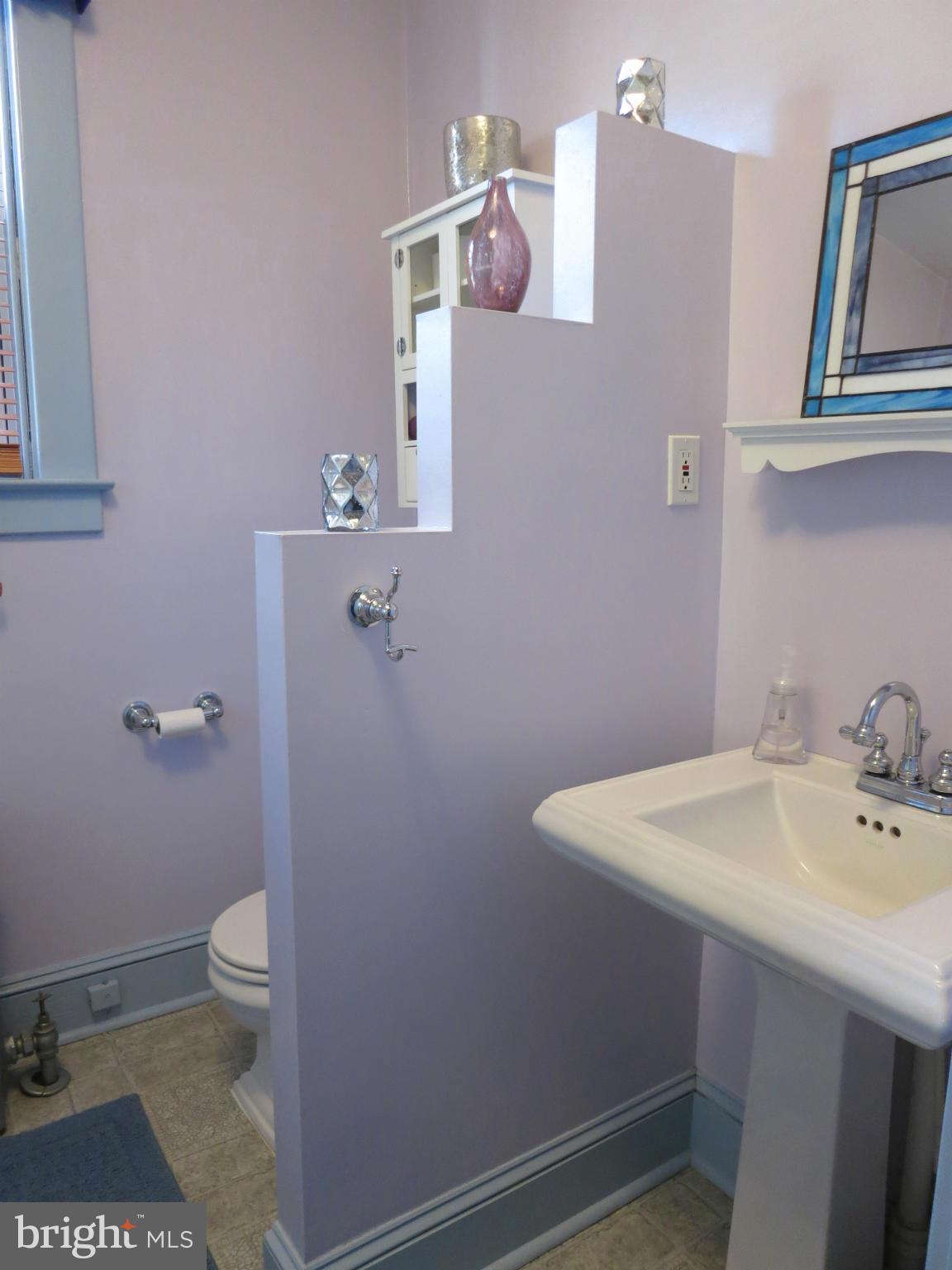 514 Westgate Road Baltimore, MD 21229 - Photo 20 of 30 Main Level Full Bath