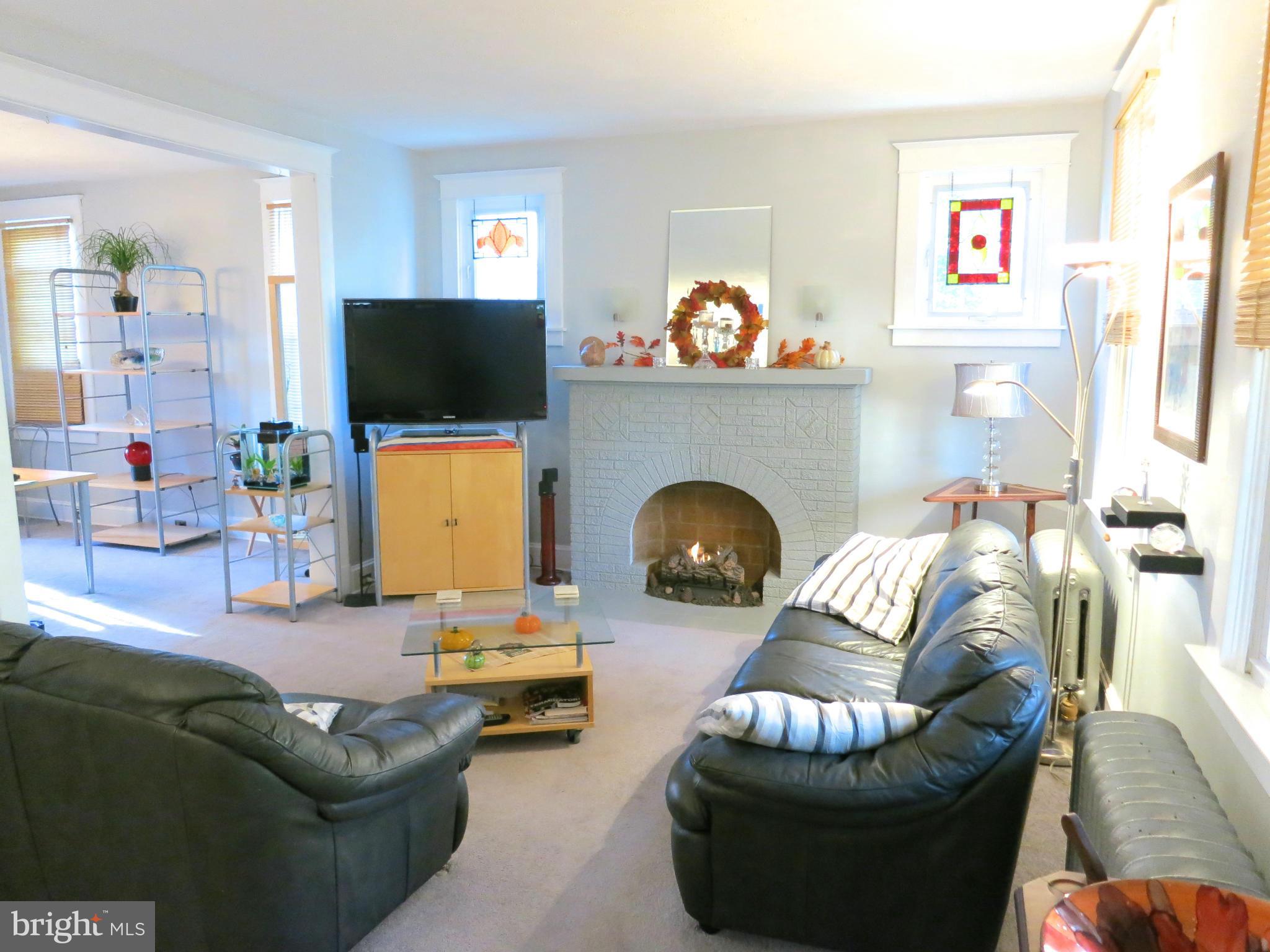 514 Westgate Road Baltimore, MD 21229 - Photo 3 of 30 Living Room