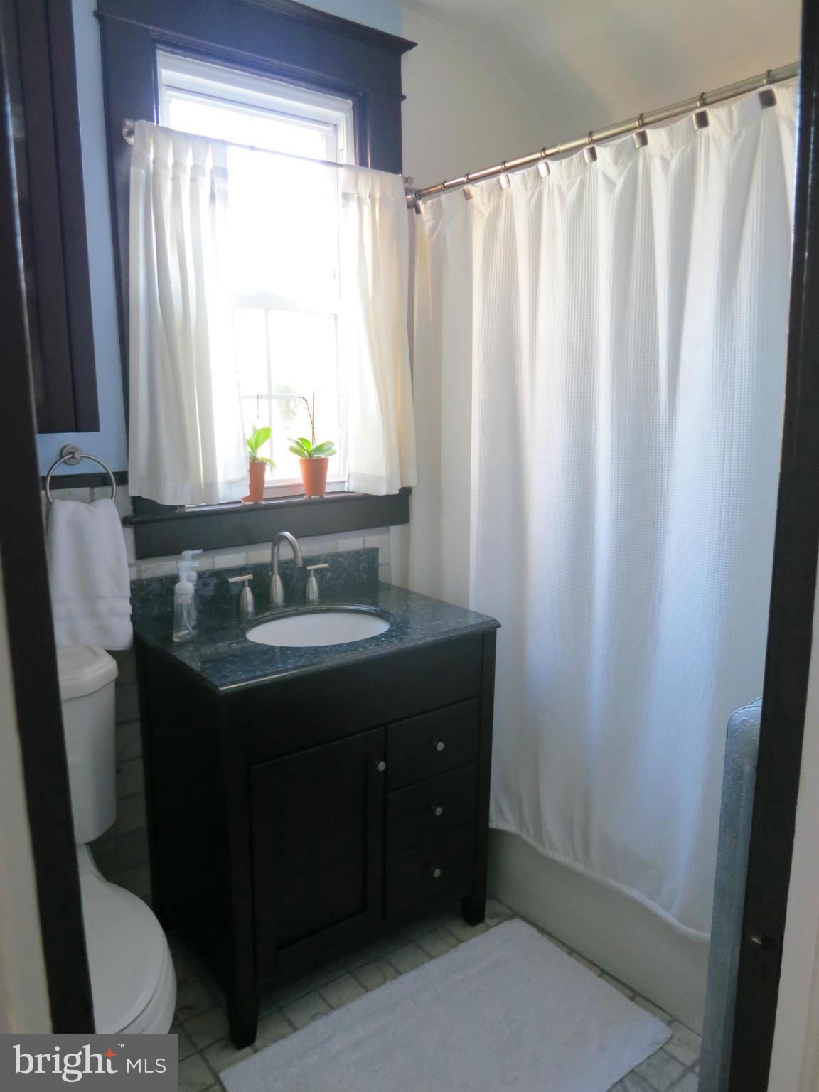 514 Westgate Road Baltimore, MD 21229 - Photo 26 of 30 Upper Level Full Bath