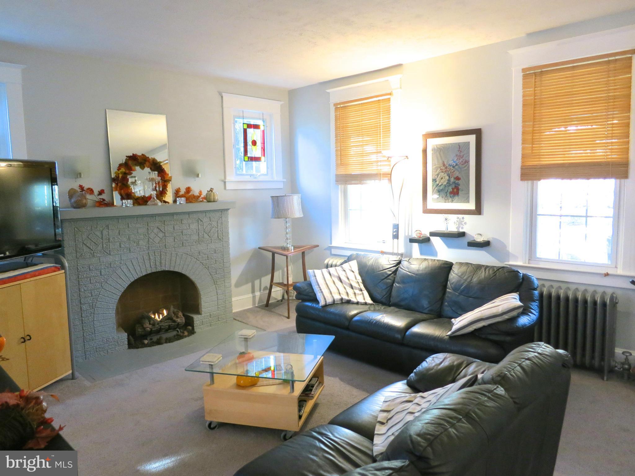 514 Westgate Road Baltimore, MD 21229 - Photo 5 of 30 Living Room with Gas Fireplace
