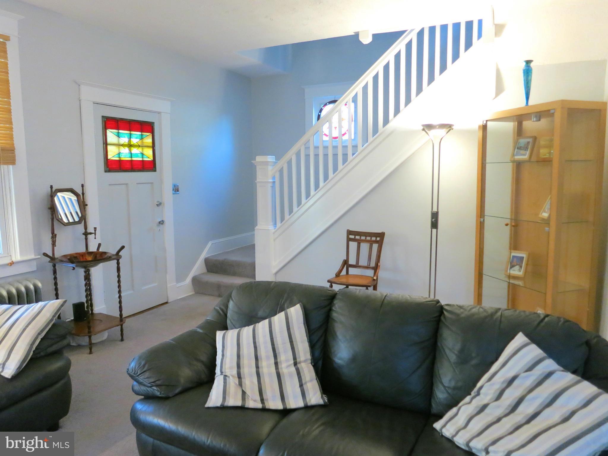 514 Westgate Road Baltimore, MD 21229 - Photo 6 of 30 Living Room