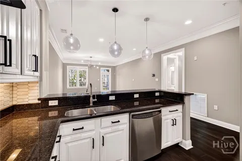 $825,000 | 323 West Jones Street, Unit 104, Savannah, GA 31401