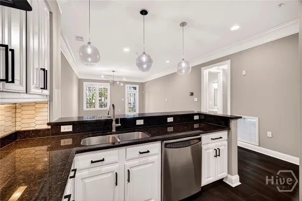 $825,000 | 323 West Jones Street, Unit 104, Savannah, GA 31401