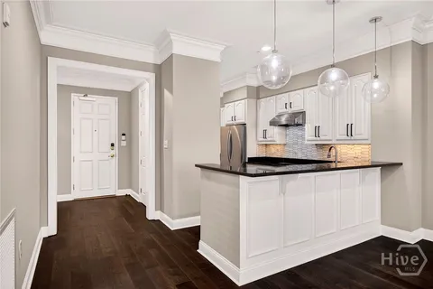 $825,000 | 323 West Jones Street, Unit 104, Savannah, GA 31401