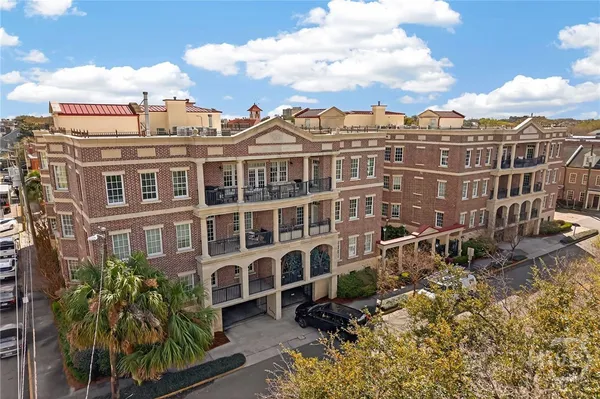$825,000 | 323 West Jones Street, Unit 104, Savannah, GA 31401
