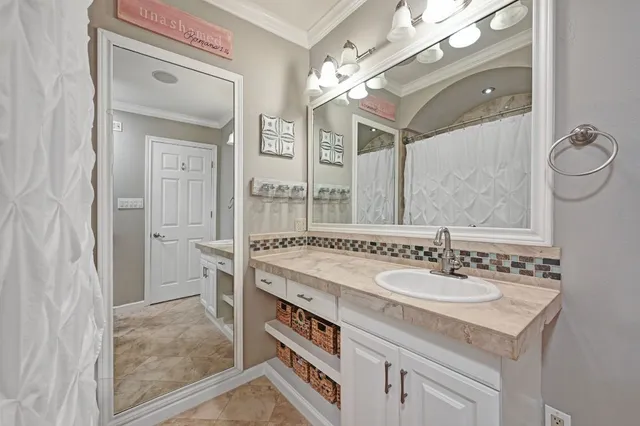 $674,999 | 5600 Oak Boulevard South, Austin, TX 78735