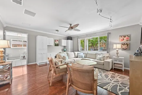 $674,999 | 5600 Oak Boulevard South, Austin, TX 78735