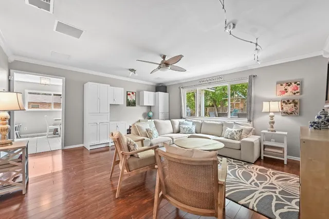 $674,999 | 5600 Oak Boulevard South, Austin, TX 78735