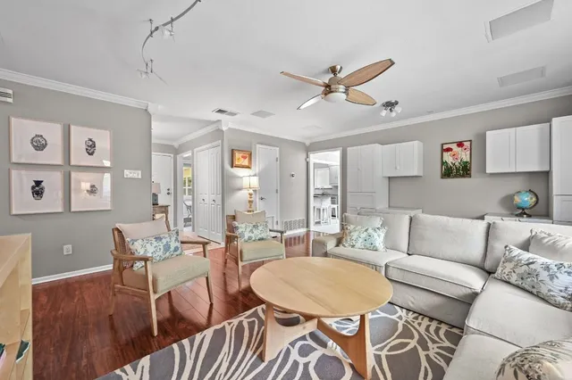 $674,999 | 5600 Oak Boulevard South, Austin, TX 78735