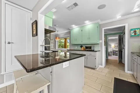 $674,999 | 5600 Oak Boulevard South, Austin, TX 78735