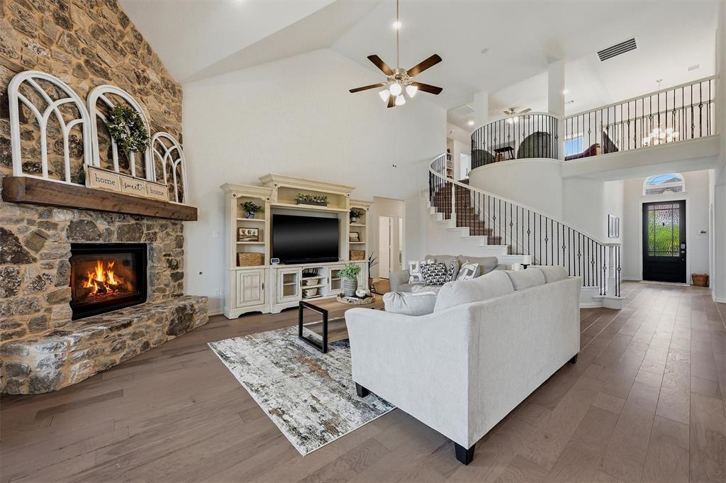 809 Violet Way Celina, TX 75009 - Photo 9 of 38 Living Room