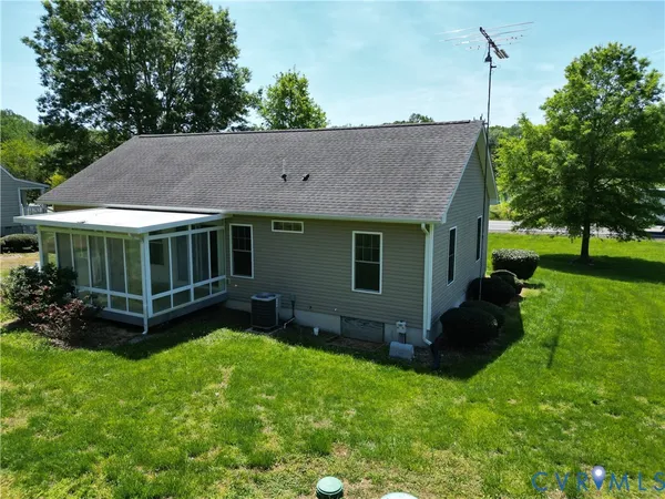 a view of a house with backyard tub and garden