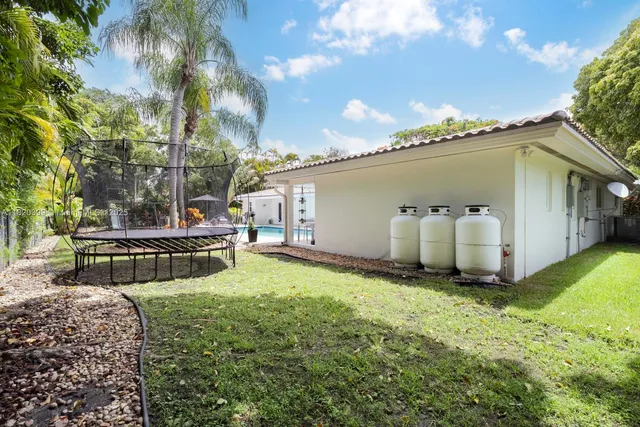 $2,199,000 | 11900 Southwest 72nd Place, Pinecrest, FL 33156