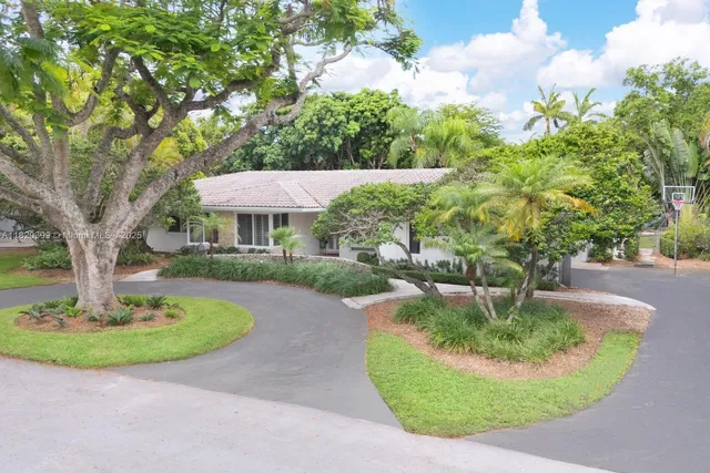 $2,199,000 | 11900 Southwest 72nd Place, Pinecrest, FL 33156