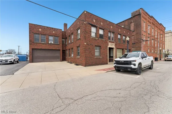 $389,900 | 70 4th Street Northwest, Barberton, OH 44203