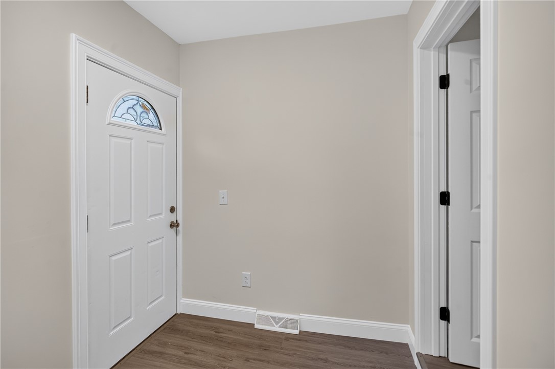 68 Uncas Street Warwick, RI 02889 - Photo 8 of 43