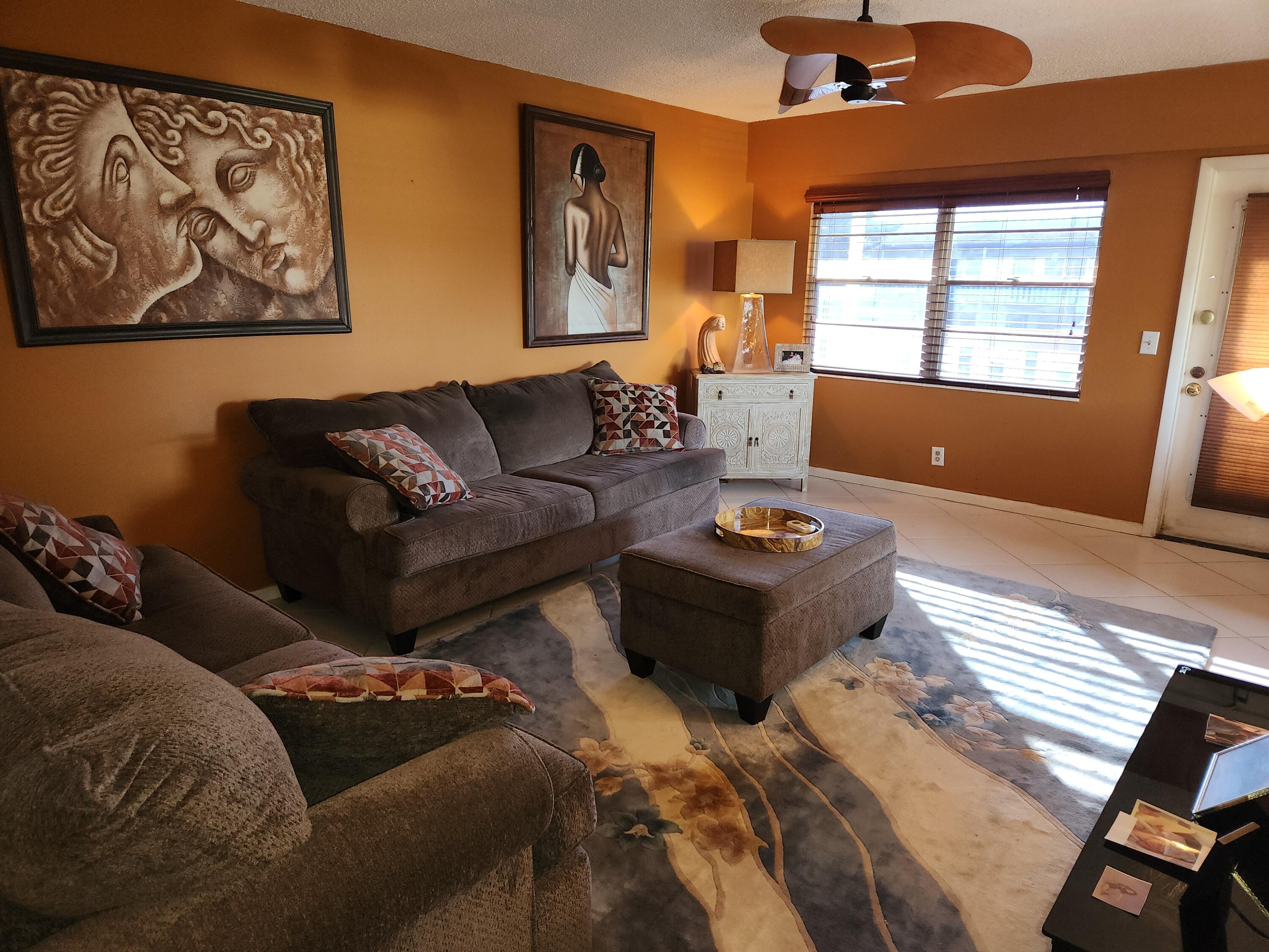 113 Mansfield C, Unit 113 Boca Raton, FL 33434 - Photo 2 of 31 Livingroom