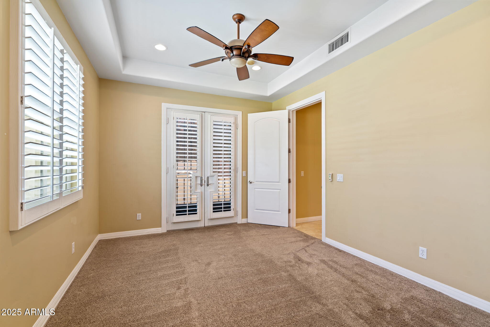 1535 West Winter Drive Phoenix, AZ 85021 - Photo 19 of 41 a view of an empty room with a window