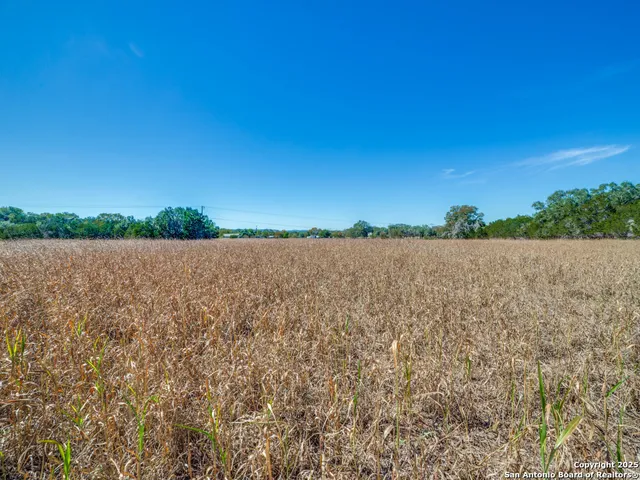 a view of outside area