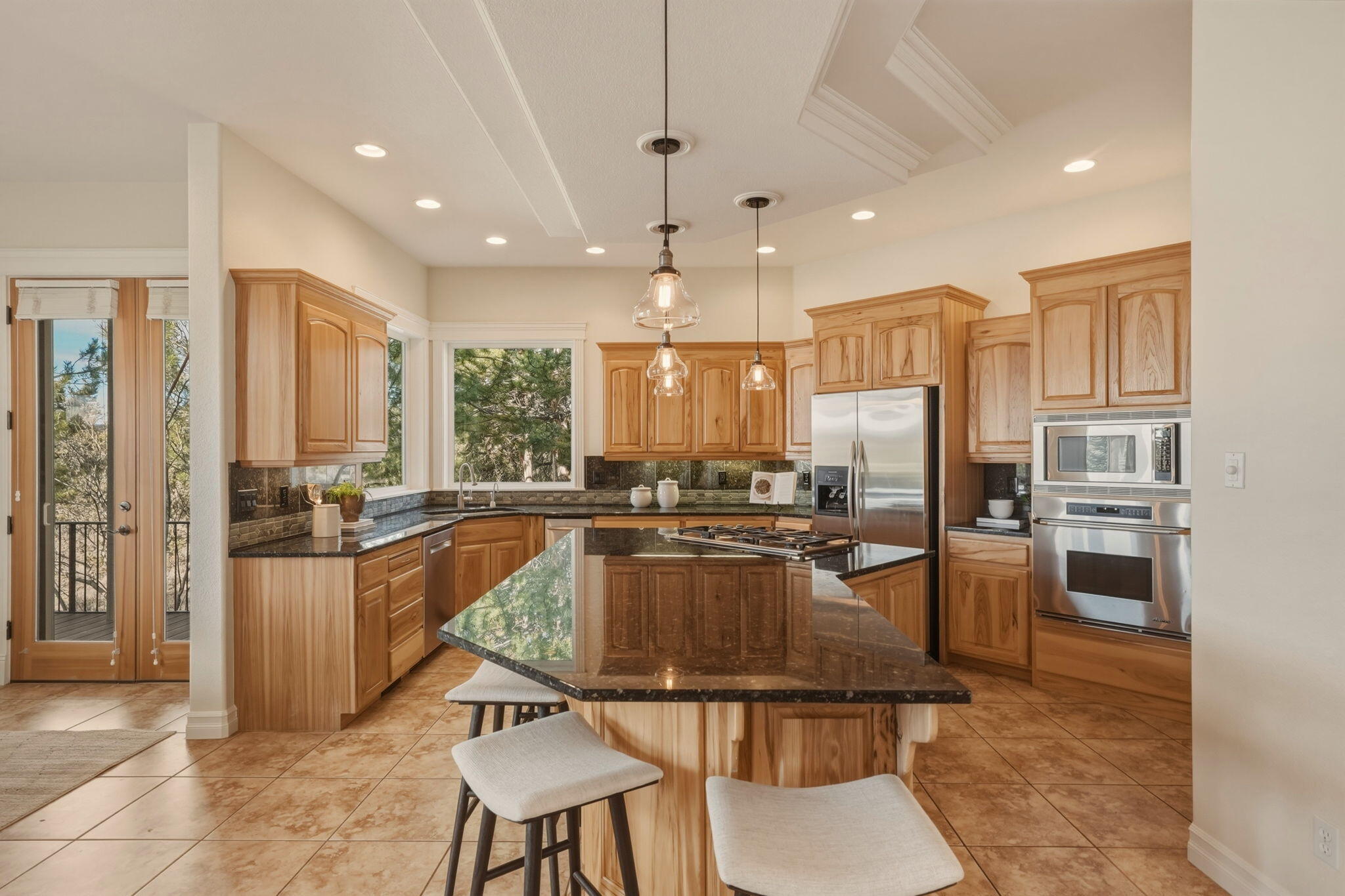 21450 Dale Road Bend, OR 97701 - Photo 24 of 75 Kitchen