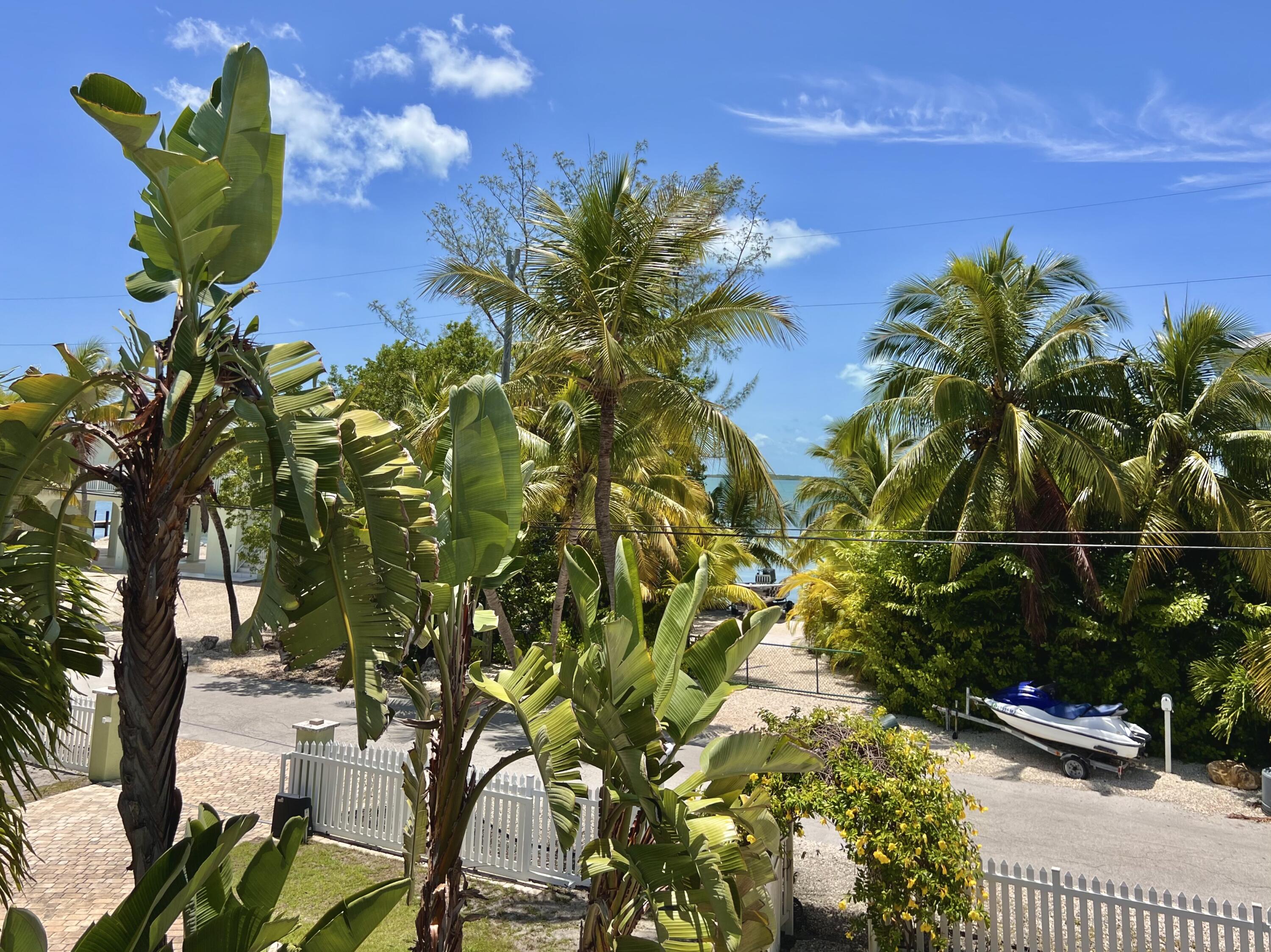 24 Bounty Lane Key Largo, FL 33037 - Photo 6 of 36 a view of a yard