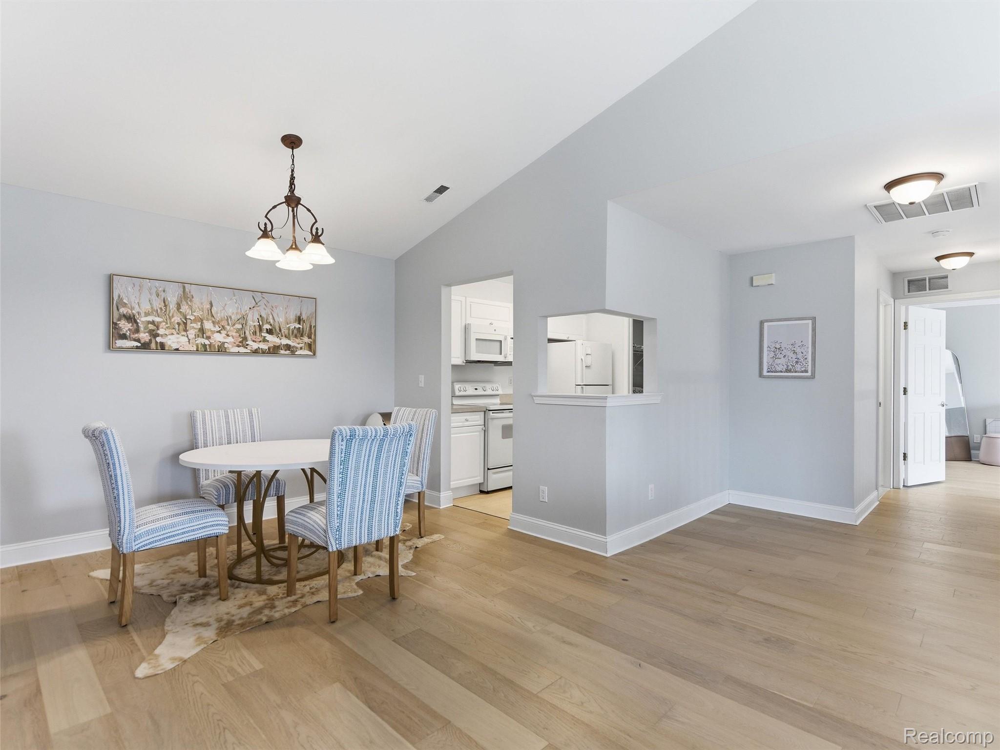 3570 Oakmonte Boulevard Rochester, MI 48306 - Photo 5 of 25 31-DSC03500.jpg