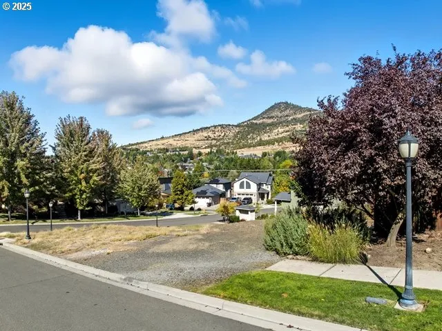 $90,000 | 4719 Hathaway Drive, Medford, OR 97504