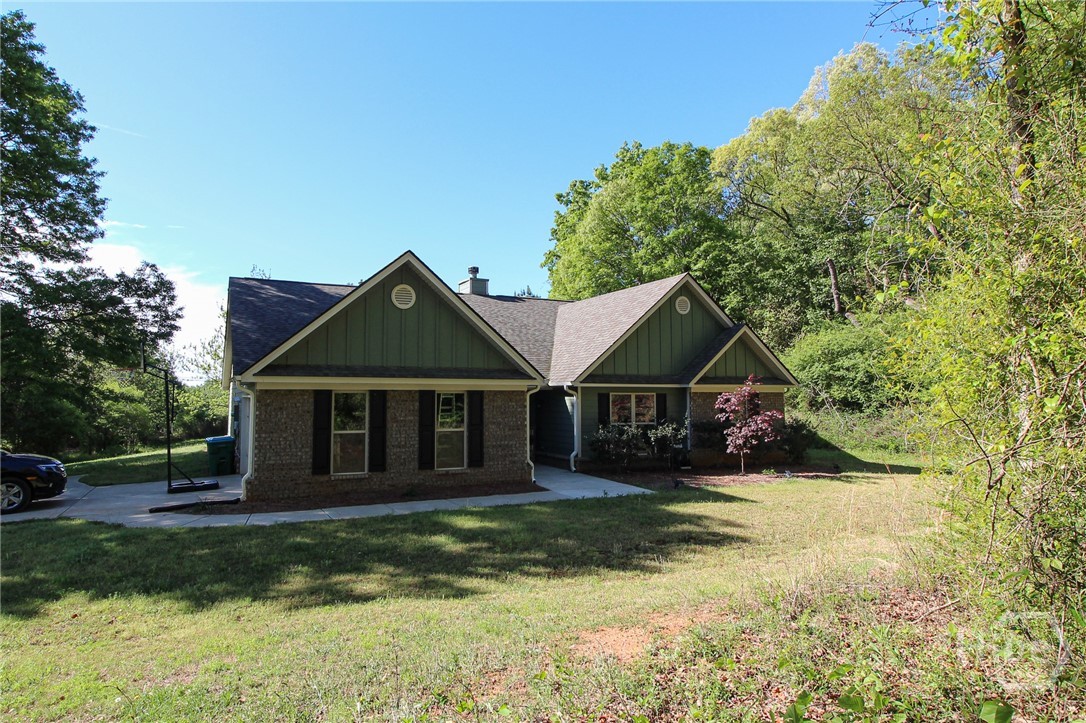 75 Dinsmore Drive Colbert, GA 30628 - Photo 2 of 38