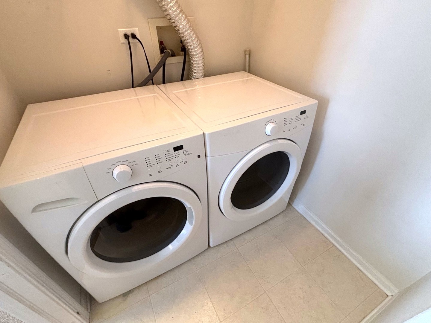 2468 Reflections Drive Aurora, IL 60502 - Photo 36 of 44 a utility room with dryer and washer