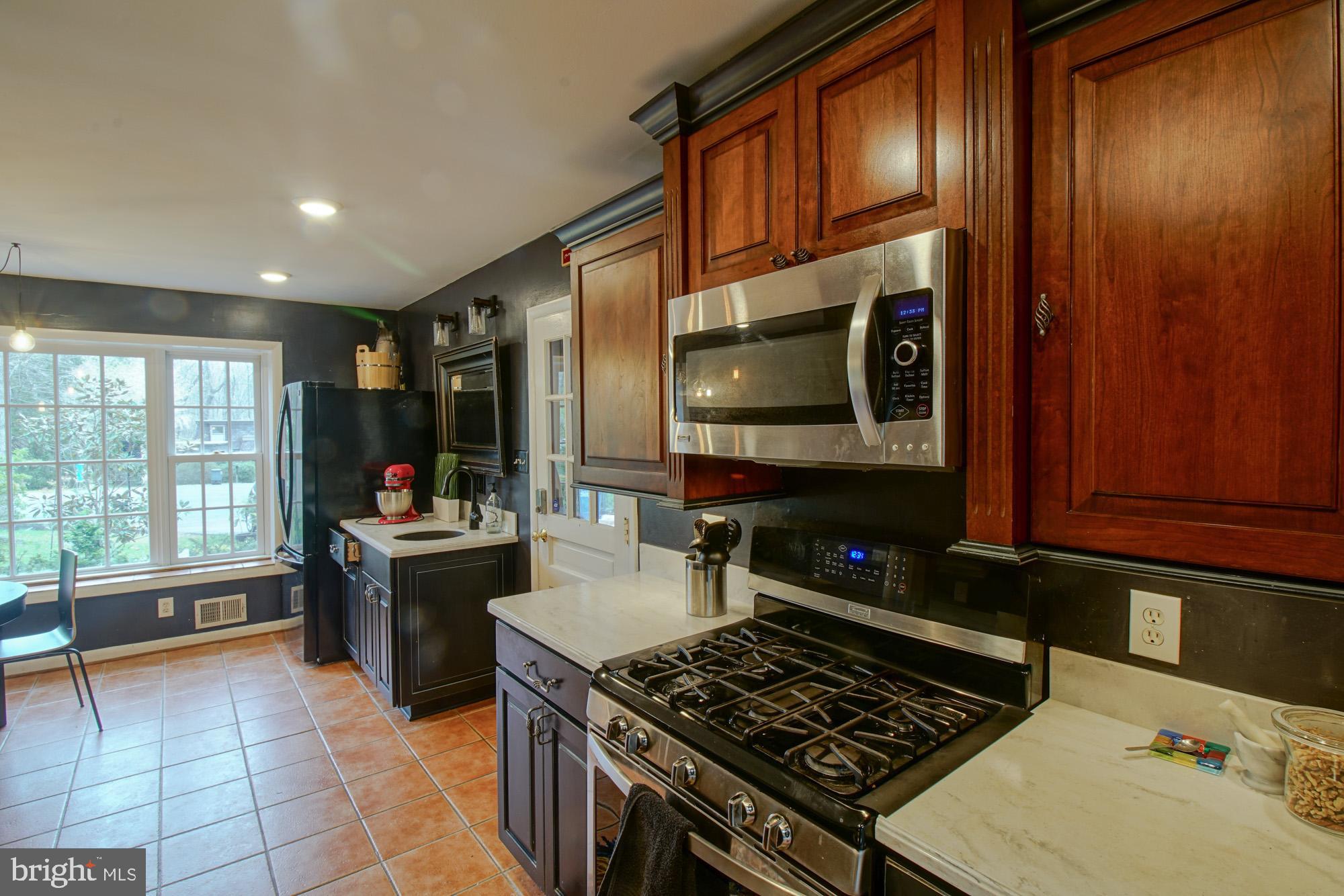 12103 Stirrup Road Reston, VA 20191 - Photo 11 of 39