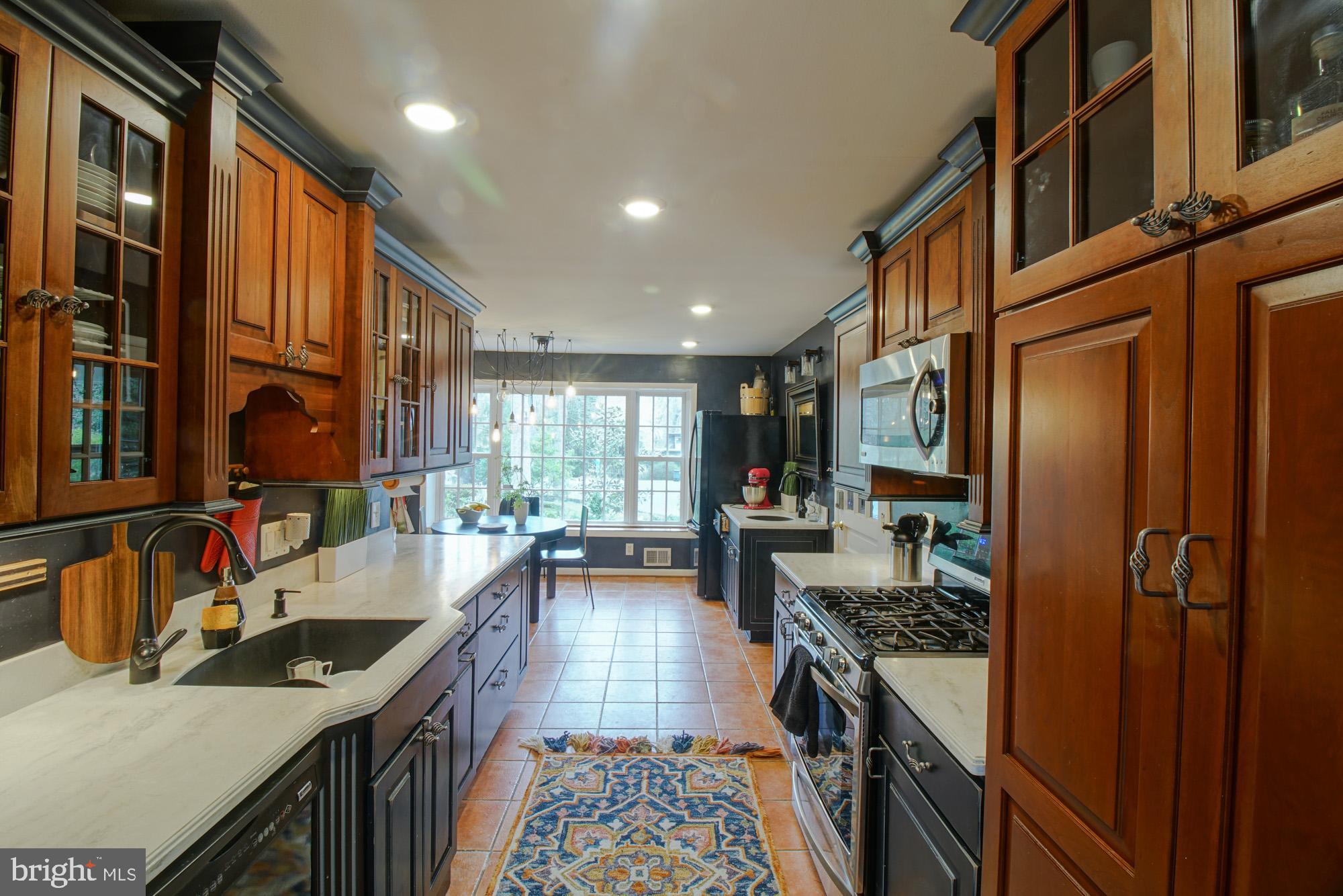 12103 Stirrup Road Reston, VA 20191 - Photo 9 of 39