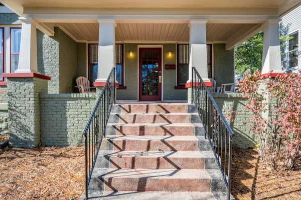 a view of entryway front of house