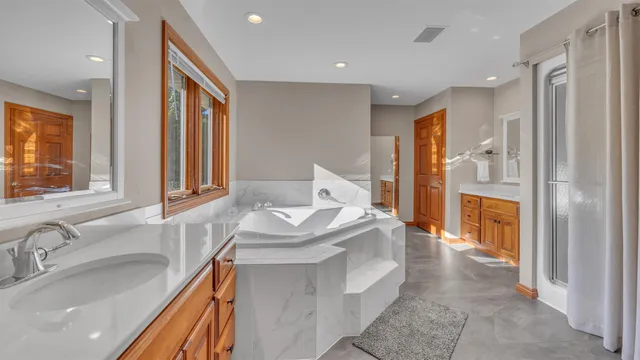 $599,950 | 392 Ledgewood Drive, Fond du Lac, WI 54937