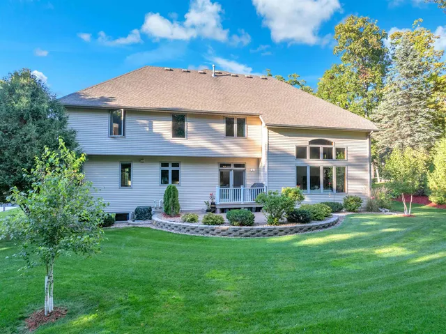 $599,950 | 392 Ledgewood Drive, Fond du Lac, WI 54937