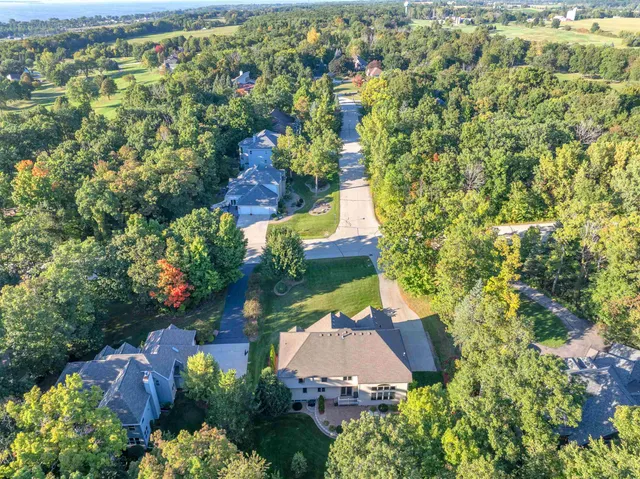 $599,950 | 392 Ledgewood Drive, Fond du Lac, WI 54937
