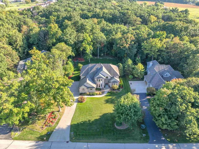 $599,950 | 392 Ledgewood Drive, Fond du Lac, WI 54937