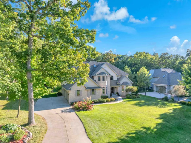 $599,950 | 392 Ledgewood Drive, Fond du Lac, WI 54937