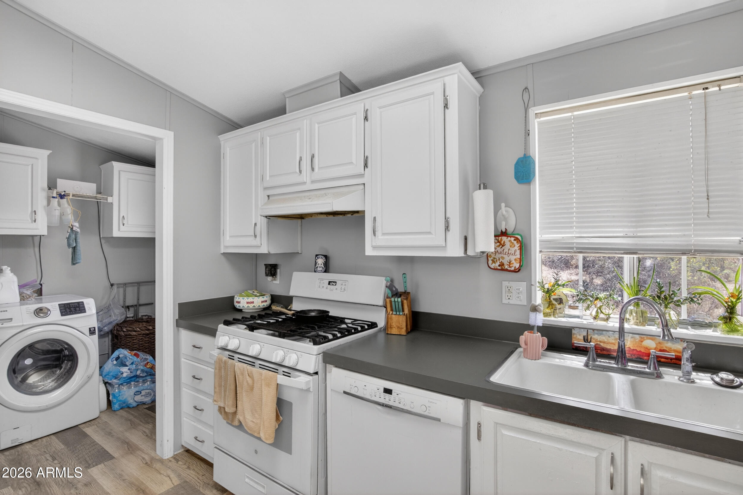 38809 East Spotted Horse Road Florence, AZ 85132 - Photo 4 of 40 a kitchen with appliances a sink and cabinets