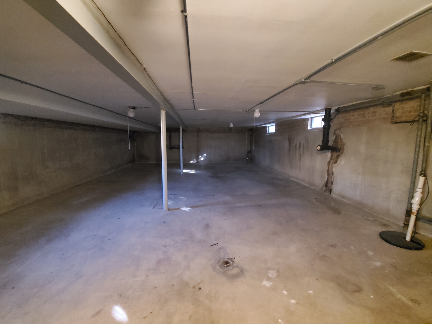 8307 Ballard Road Niles, IL 60714 - Photo 19 of 22 a view of a room with gym equipment