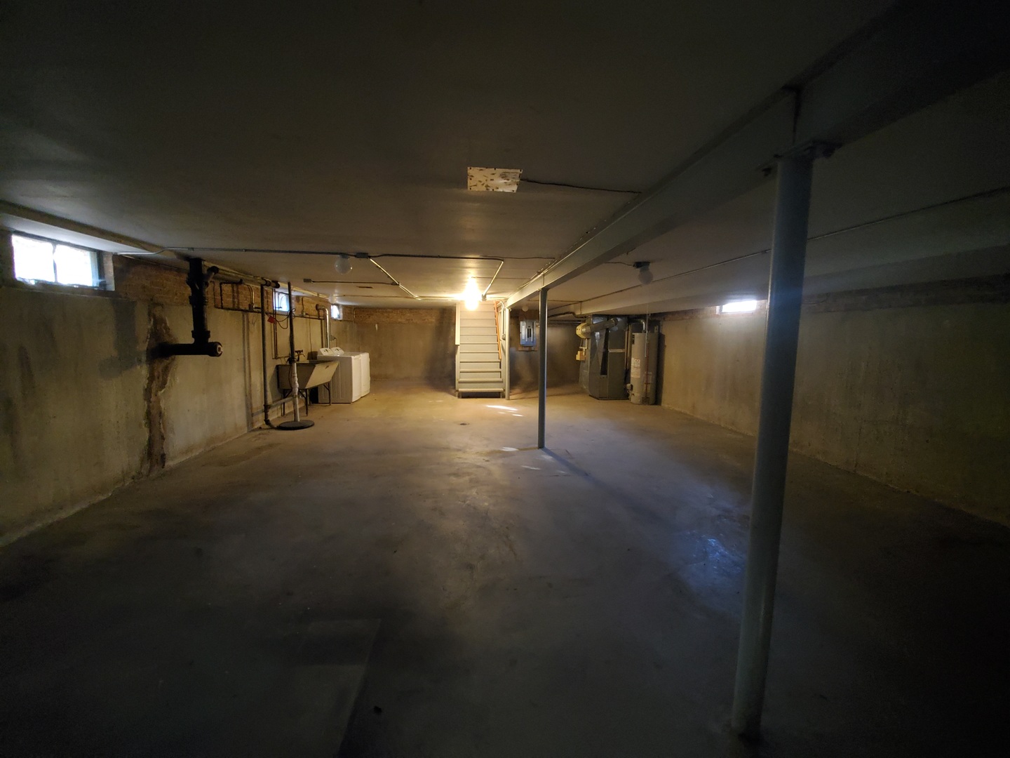 8307 Ballard Road Niles, IL 60714 - Photo 20 of 22 a view of a room with gym equipment