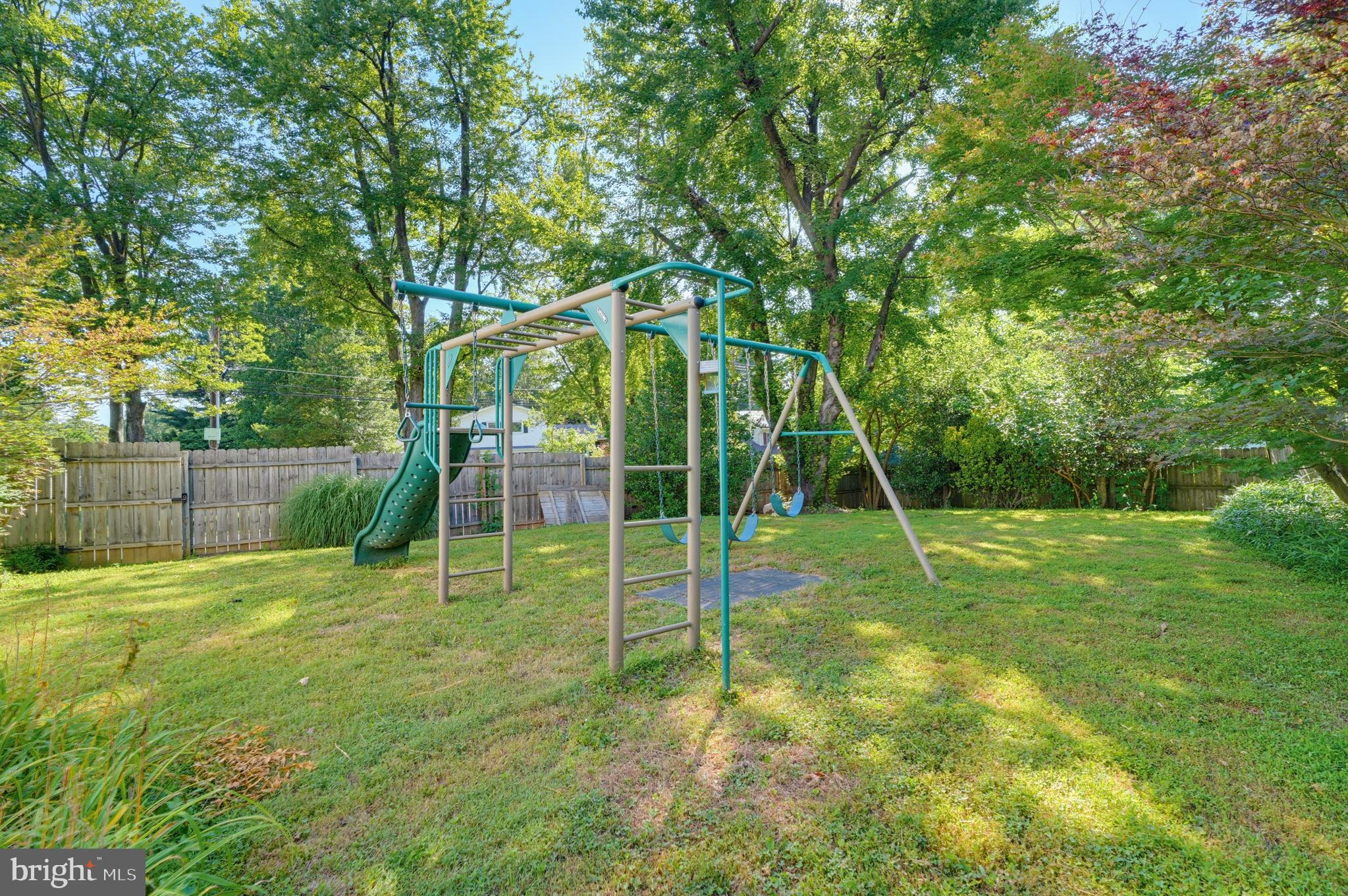 16818 Briardale Road Rockville, MD 20855 - Photo 37 of 45