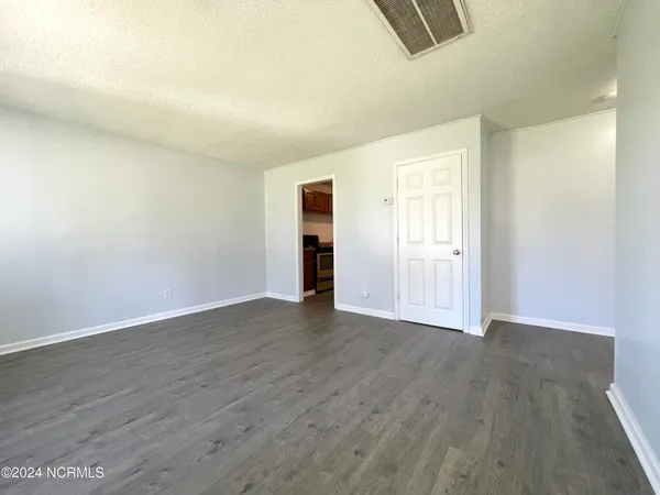 $1,075 | 516 Elm Street, Jacksonville, NC 28540